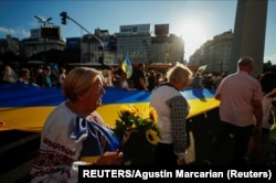 En las protestas de apoyo a Ucrania, los manifestantes han portado girasoles, como en esta, celebrada el 6 de marzo de 2022 en Buenos Aires.