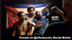 De izq. a der. El Osorbo, Luis Manuel Otero y El Funky, en el rodaje de "Patria y Vida". (Tomado de @elfunkycuba)