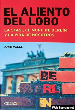 Portada de "El aliento del lobo. La Stasi, el Muro de Berlín y la vida de nosotros", de Amir Valle.