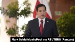 El secretario de Estado de Estados Unidos, Marco Rubio, habla durante una conferencia de prensa en San José, Costa Rica, el 4 de febrero de 2025. (Mark Schiefelbein/Pool vía REUTERS)